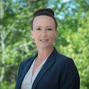 image of agent Samantha Borte